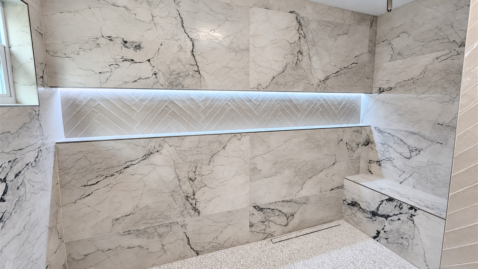 Marble shower with illuminated niche